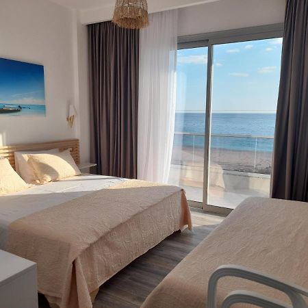 Anxhelos Hotel Himare Bagian luar foto