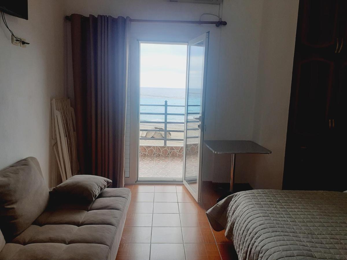 Anxhelos Hotel Himare Bagian luar foto