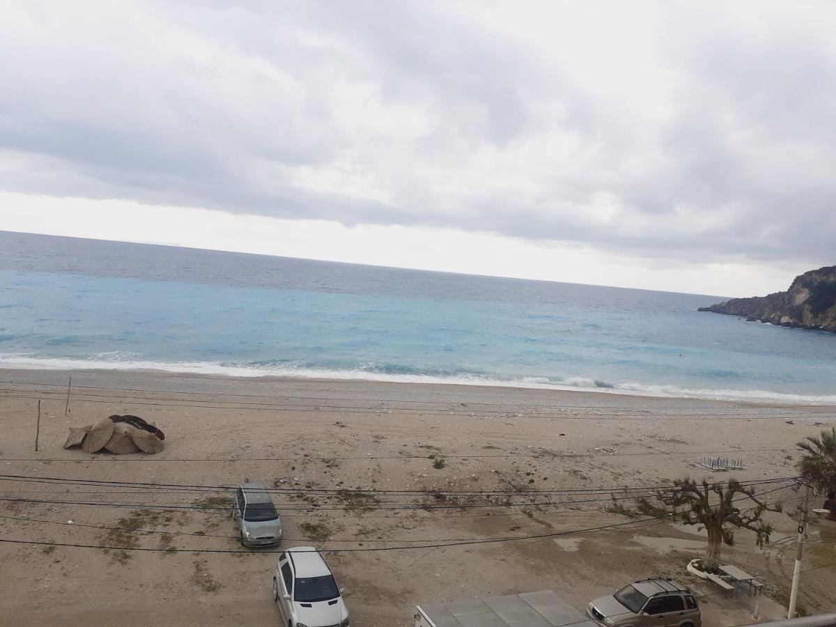 Anxhelos Hotel Himare Bagian luar foto