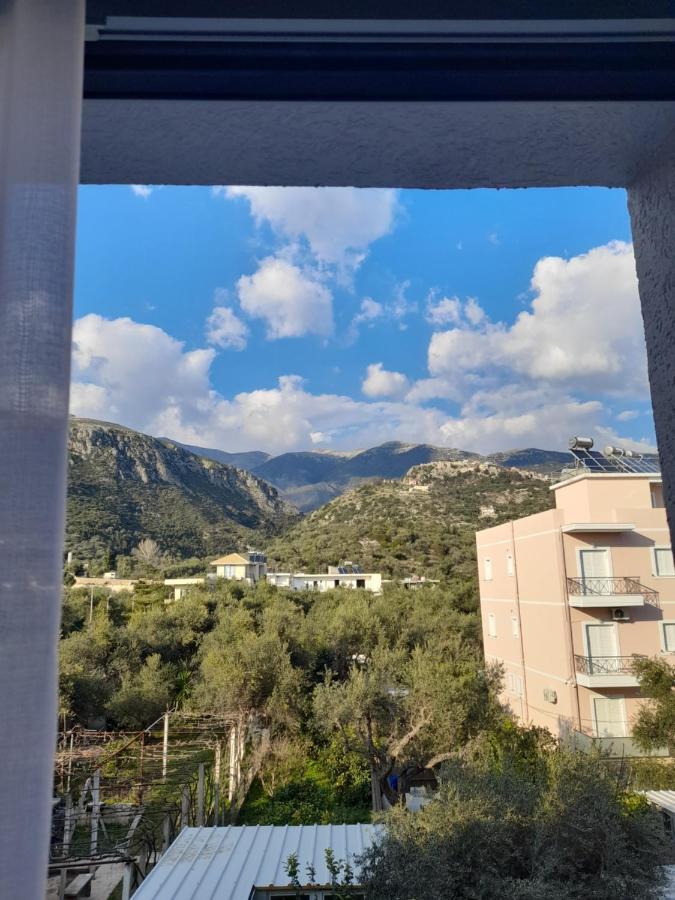 Anxhelos Hotel Himare Bagian luar foto