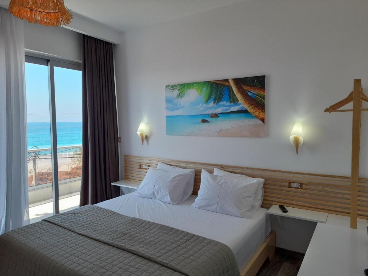 Anxhelos Hotel Himare Bagian luar foto