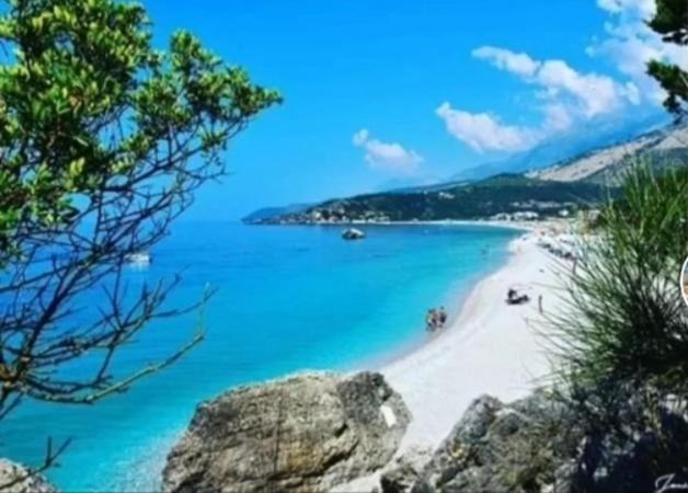 Anxhelos Hotel Himare Bagian luar foto