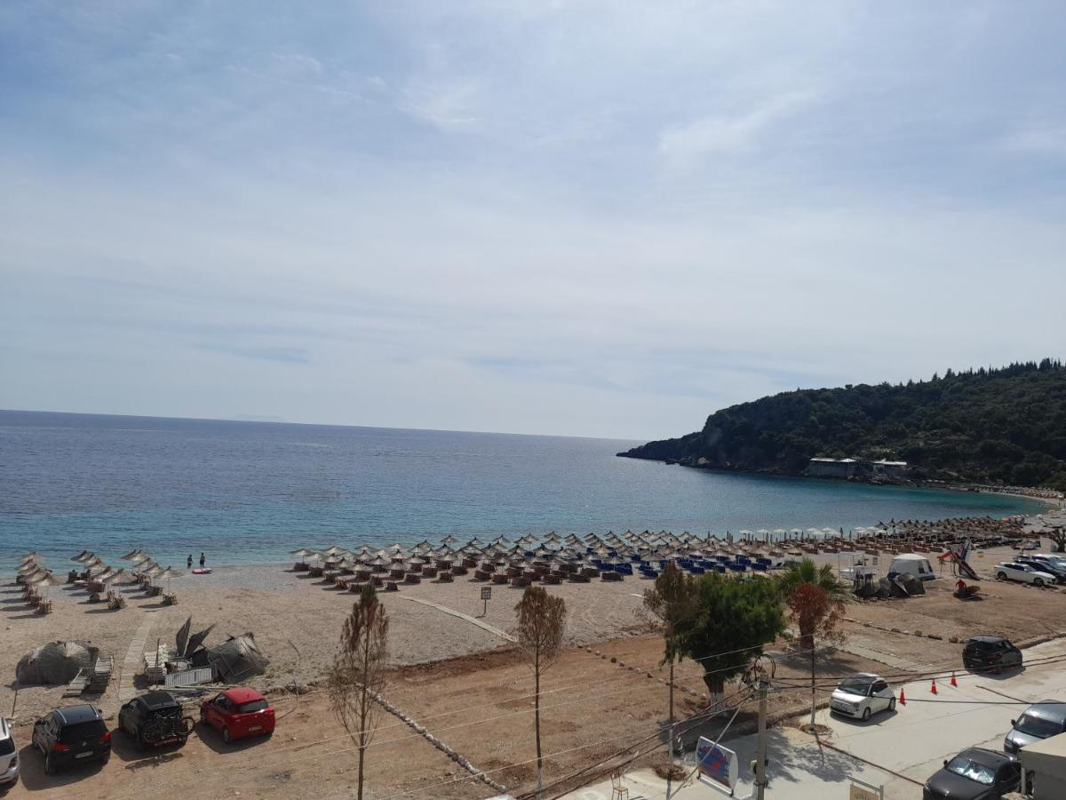 Anxhelos Hotel Himare Bagian luar foto