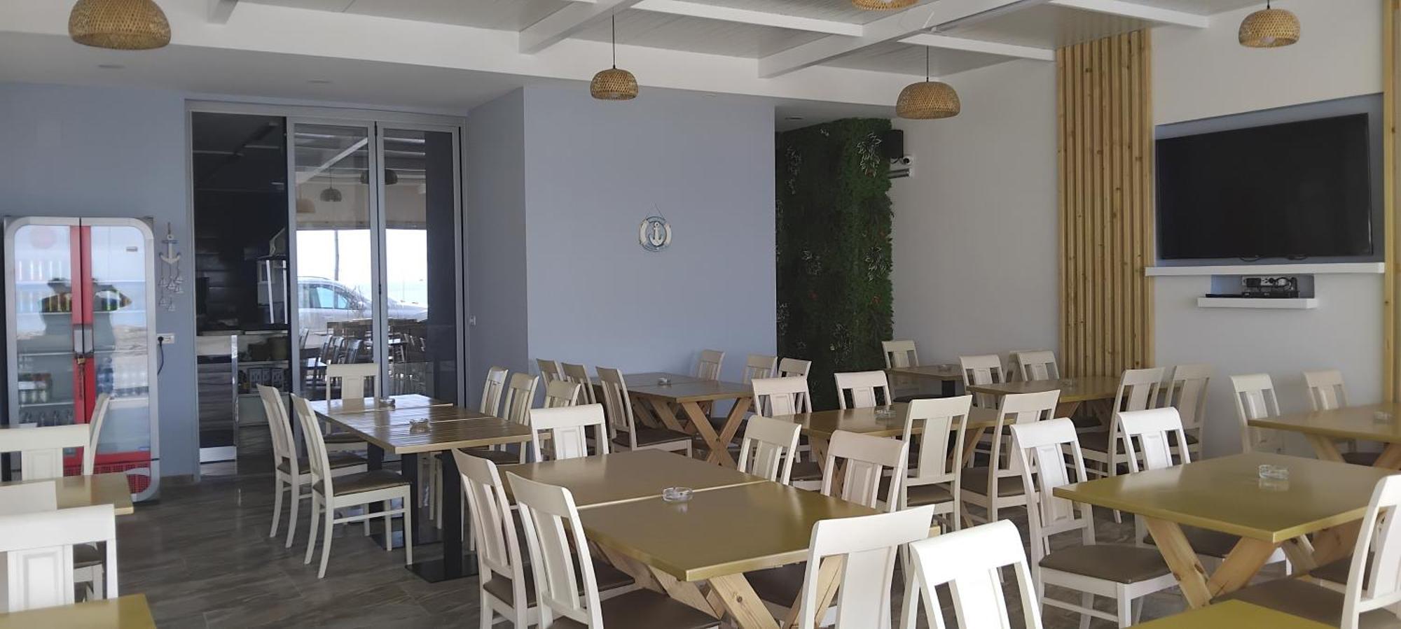 Anxhelos Hotel Himare Bagian luar foto