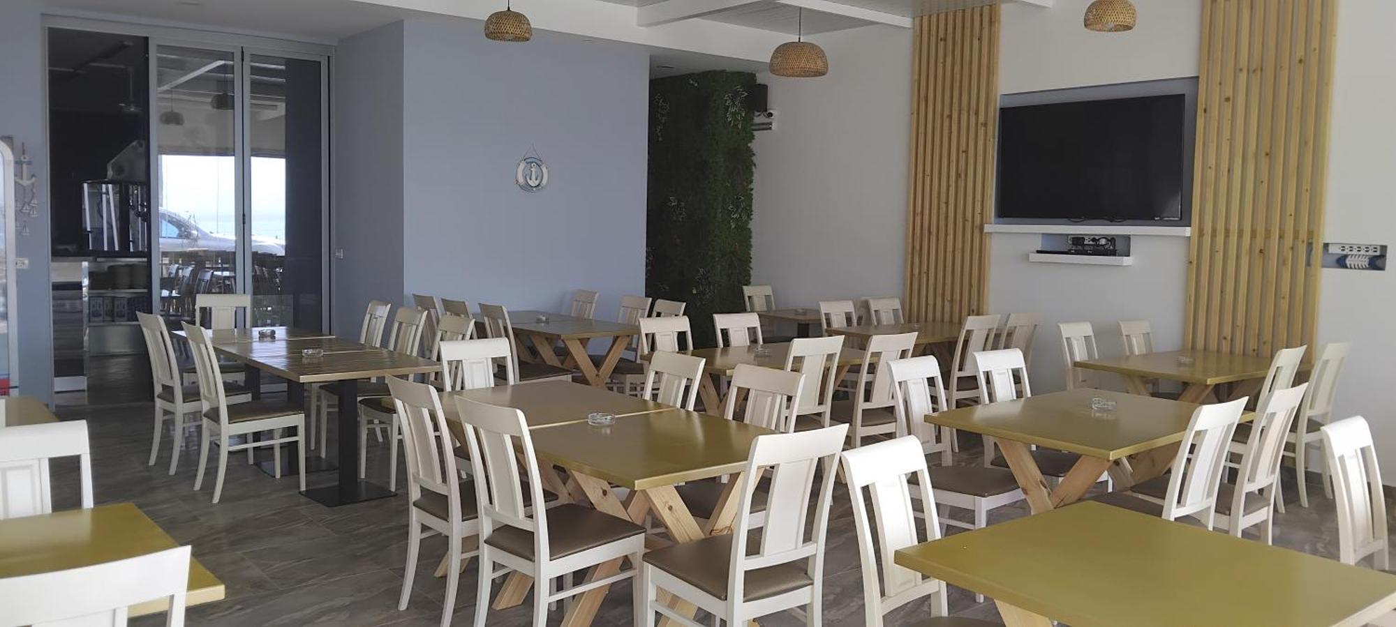 Anxhelos Hotel Himare Bagian luar foto