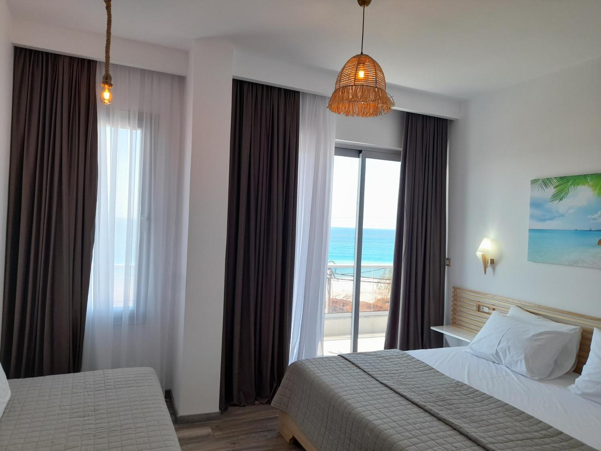 Anxhelos Hotel Himare Ruang foto